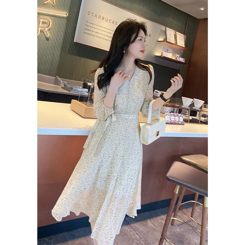 72086欧丝璐春夏新款桑蚕丝印花V领长袖连衣裙女