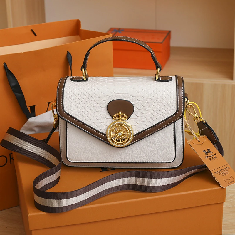 【礼盒发货】高品质小方包2024新款时尚宽带单肩斜跨包潮流包包女