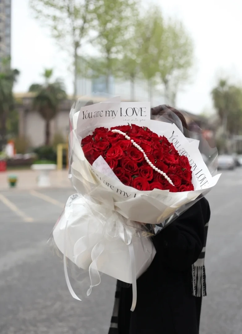 刚好是你——52支红玫瑰花束