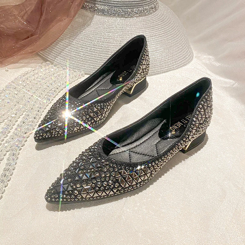 法式尖头粗跟单鞋女夏款2022新款浅口水钻平底瓢鞋气质大码船鞋41