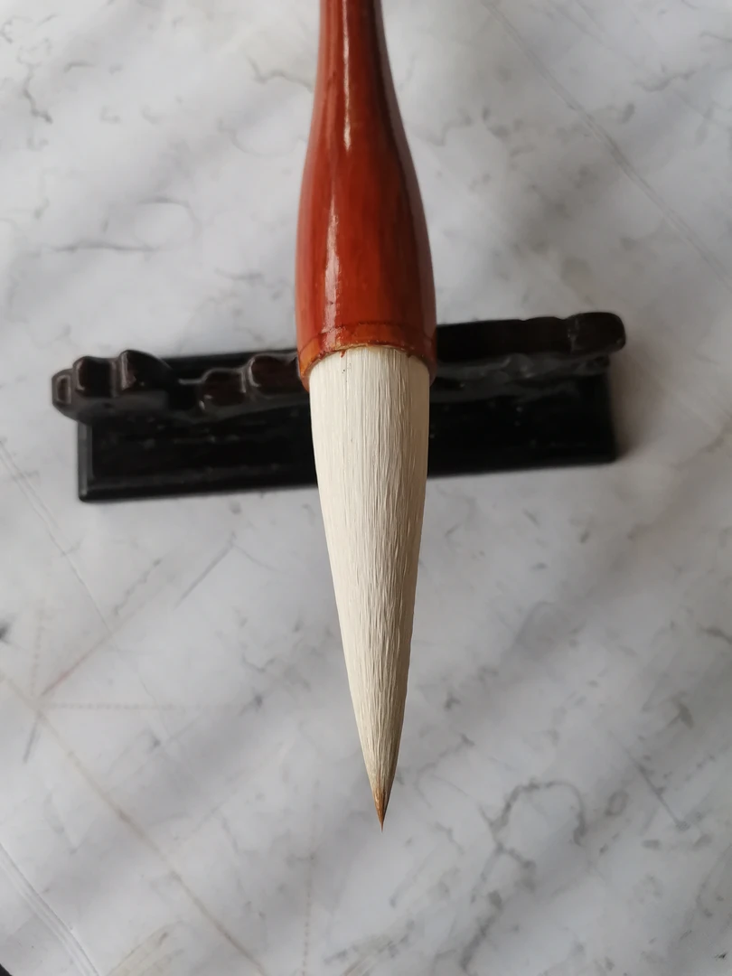 兼毫中提斗，出锋7厘米，直径2厘米