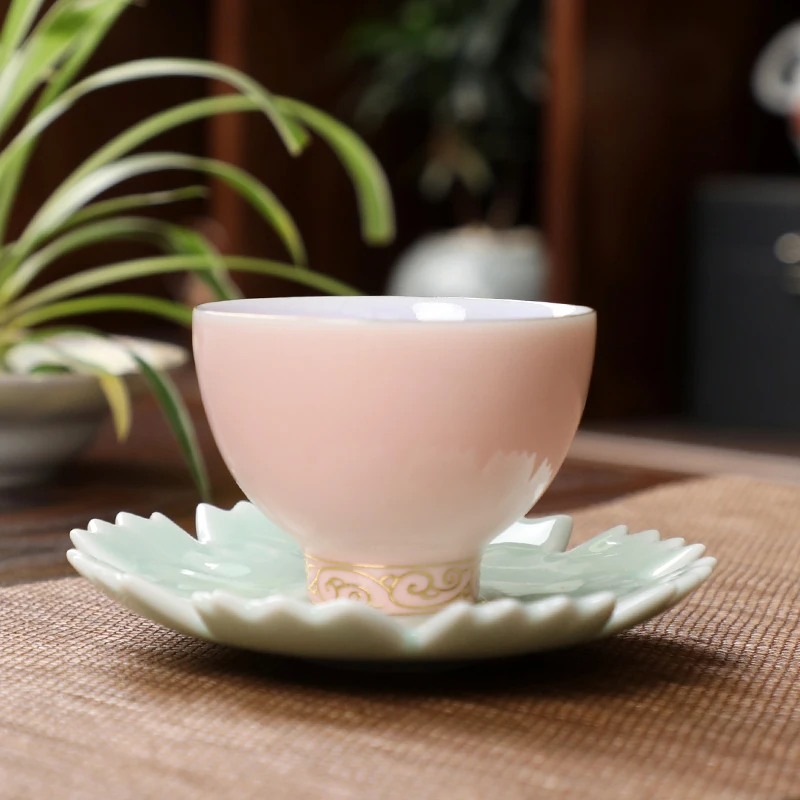 创意粉黛佳人樱花粉一杯一碟玉粉品茗杯青瓷杯托隐雕红茶杯主人杯