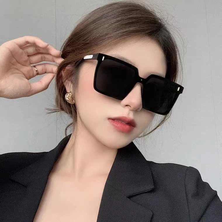 （银泰专属）墨镜大框素颜太阳眼镜男女同款连体片方形韩版防紫外线