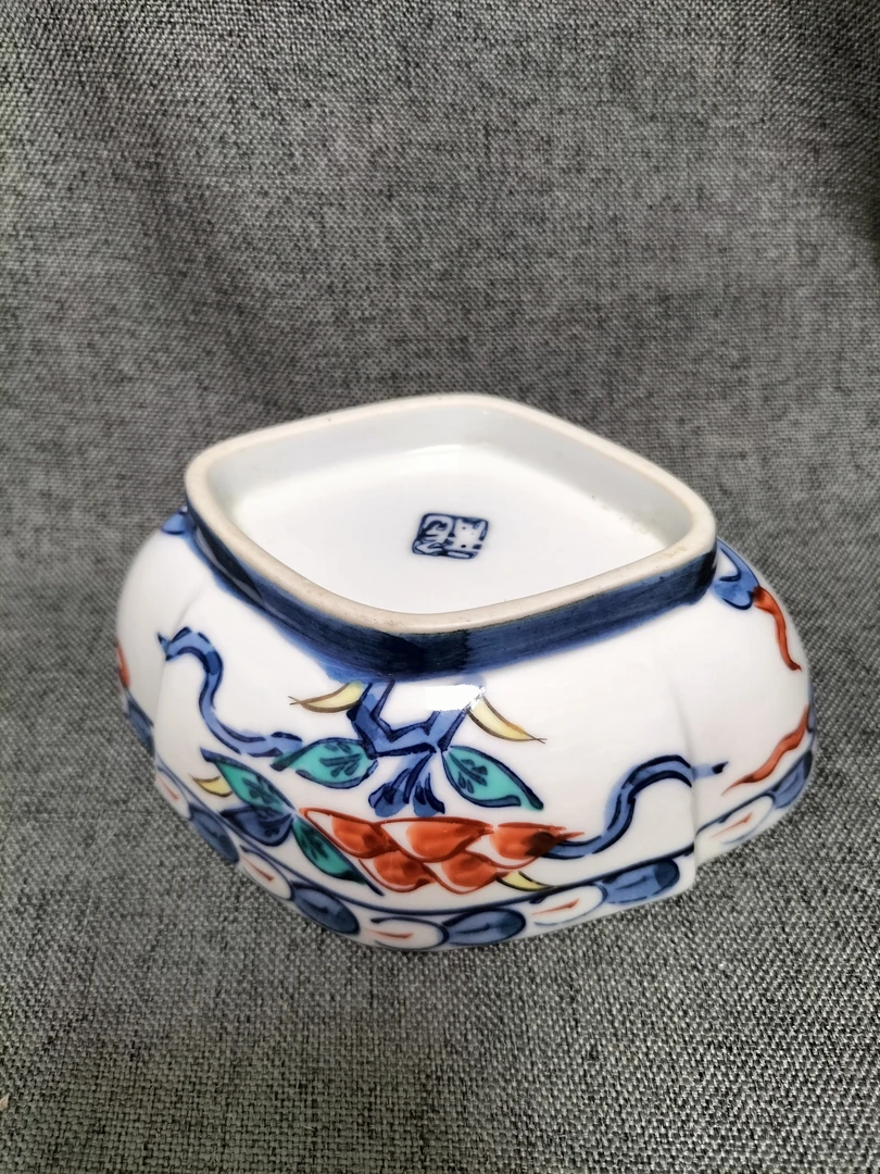 青花菱形钵01/15手工陶瓷花纹釉下彩