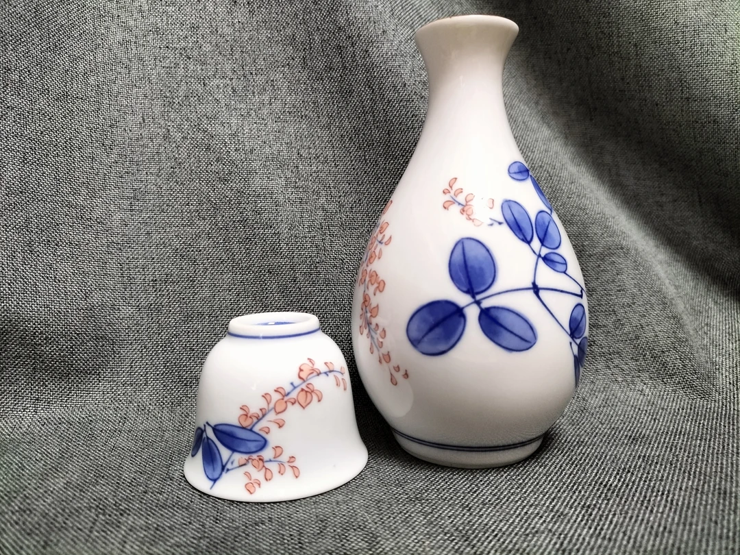 花色酒具一壶一杯01/16 有点釉点(见图五)