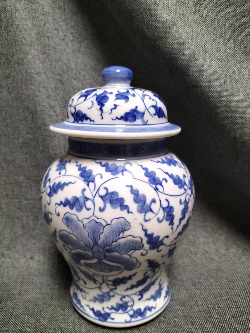 青花茶叶罐01/24稍稍有点点轻微牛毛痕