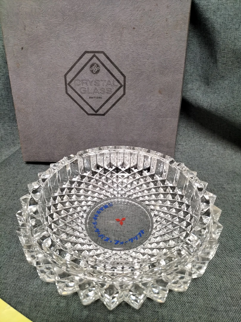 HOYA水晶烟灰皿01/22盒子有点旧哦