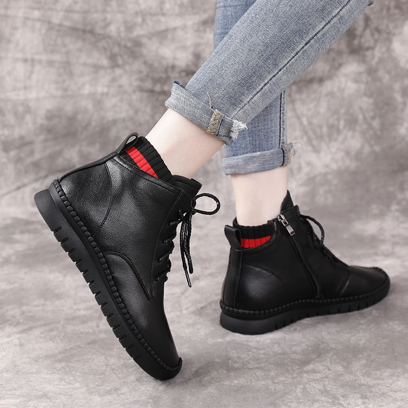 软皮马丁靴2025年秋冬新款白色软底圆头平底小短靴女舒适春秋单靴