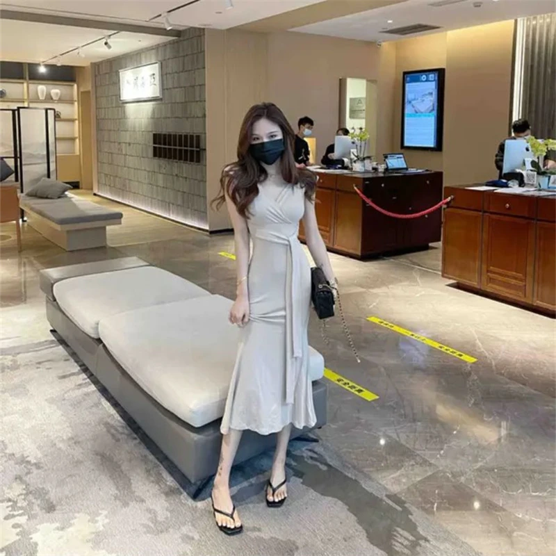 夏季高腰系带V领纯色长款连衣裙