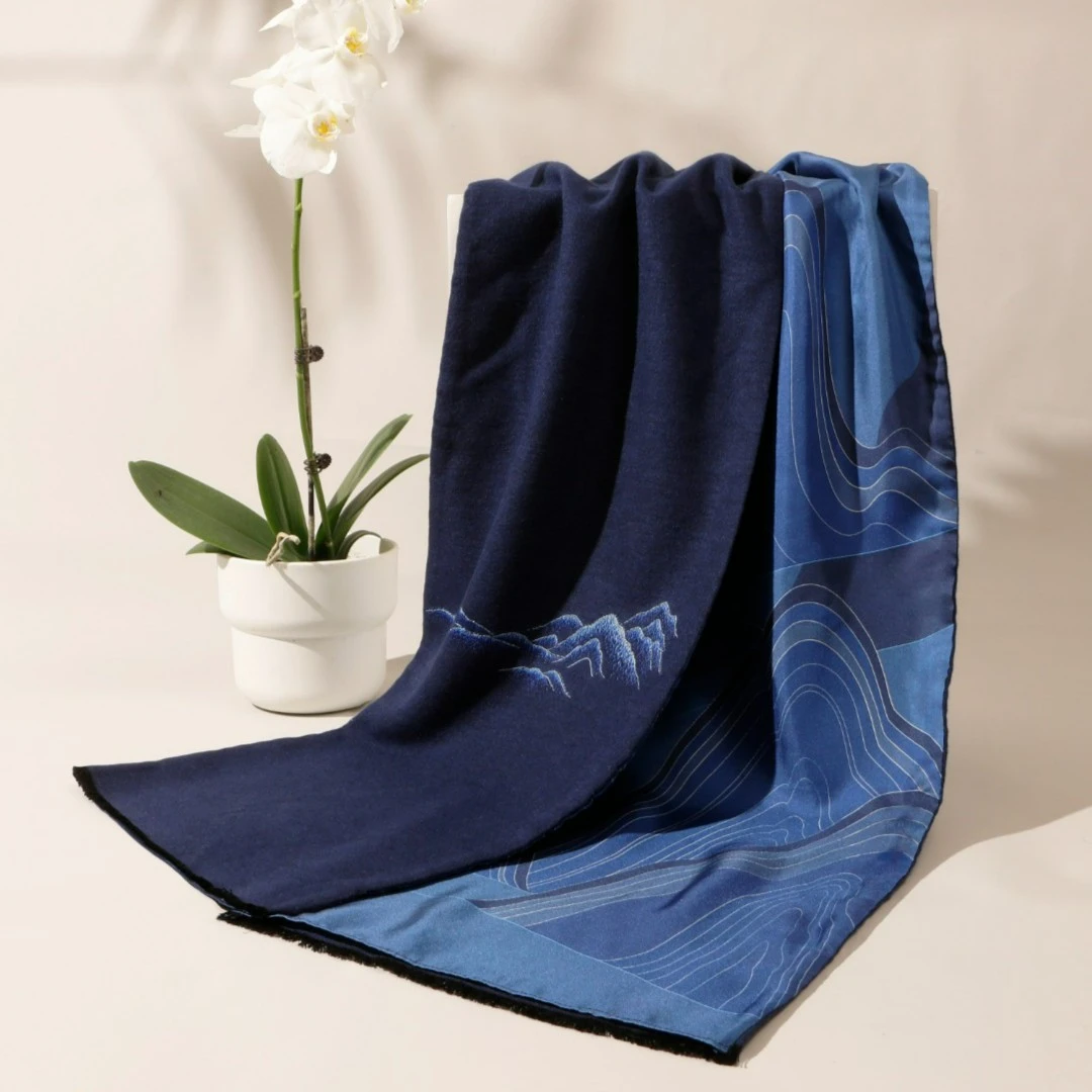 姚绣  远山  印绣丝巾  手工刺绣丝巾