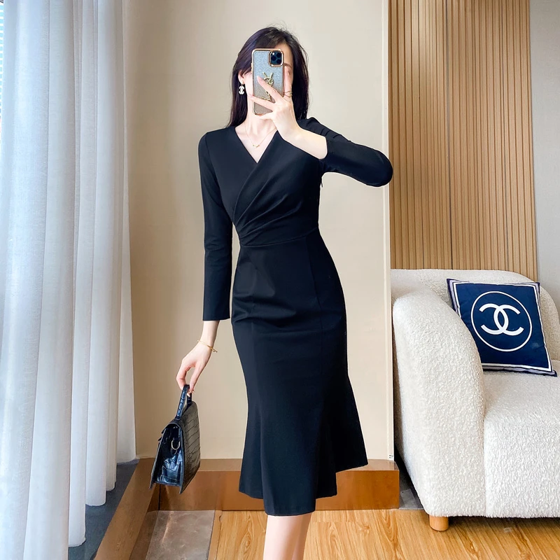 秋款气质女装连衣裙高级感修身长袖包臀鱼尾裙轻奢赫本风黑色裙子