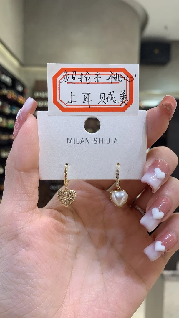 卖断 货的桃心耳环 上耳好看 轻便百搭 自留款 百搭 不挑人