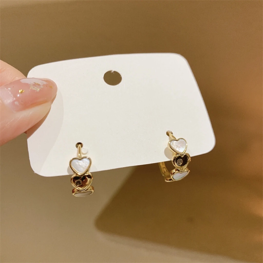 铜合金耳饰 AL2209 设计感贝壳爱心耳环新款潮耳饰耳圈女高级耳钉