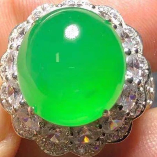 缅甸A货翡翠蛋面