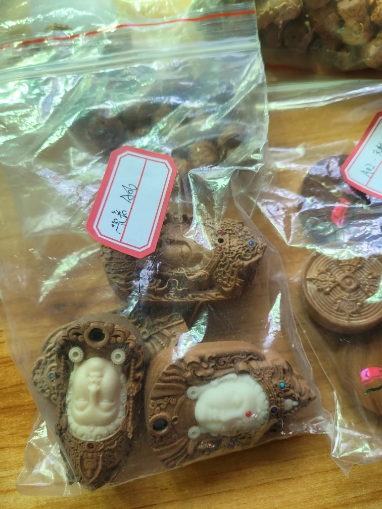 檀香把件捡漏专场（微瑕，介意者慎拍）