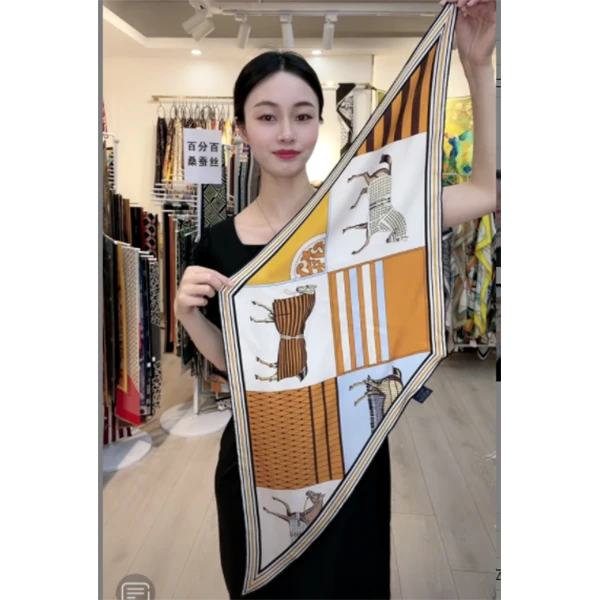 逐梦鸟真丝桑蚕丝斜纹绸小丝巾女百搭菱形秋季围巾八骏图117*47