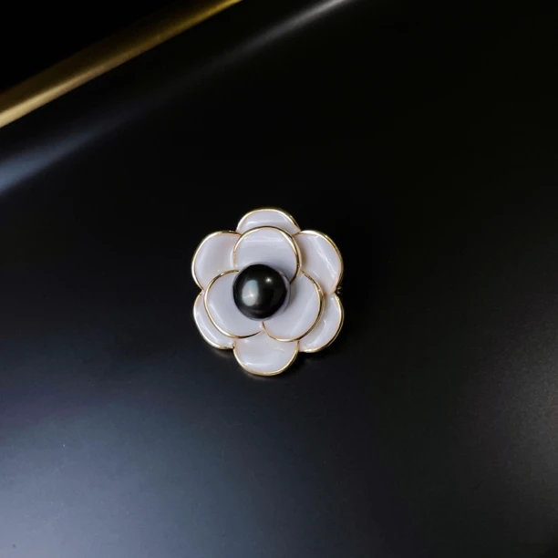 轻奢气质CC山茶花领针胸针
