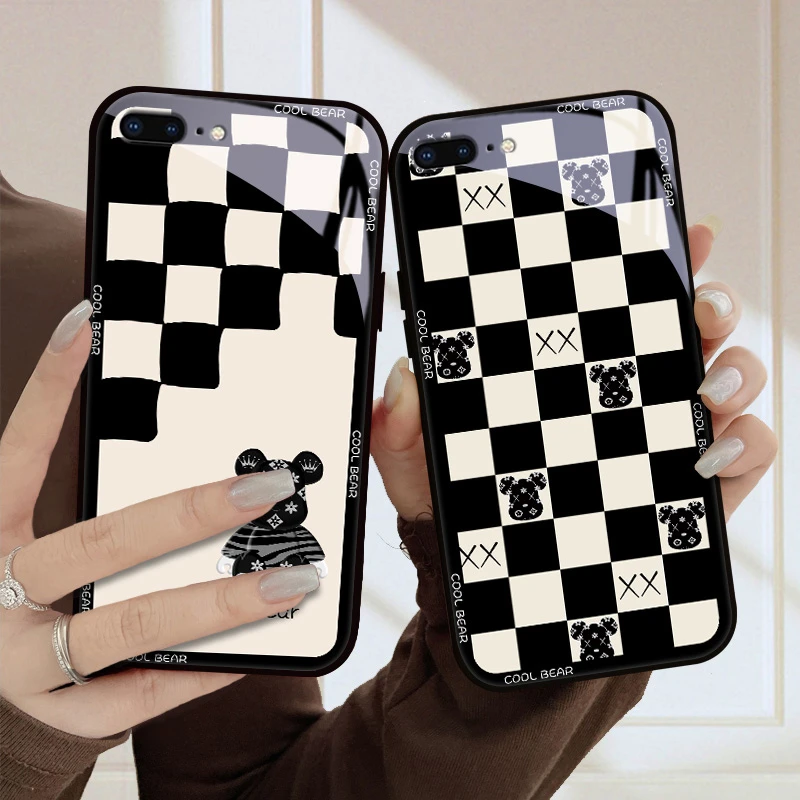 适用苹果8plus手机壳棋格潮熊7plus可爱iPhone8玻璃质感I7时尚se3