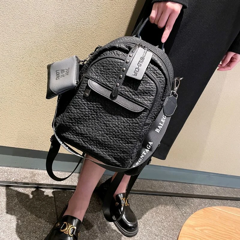 真皮双肩包女2023新款时尚潮流高级感百搭超火女士背包休闲书包潮