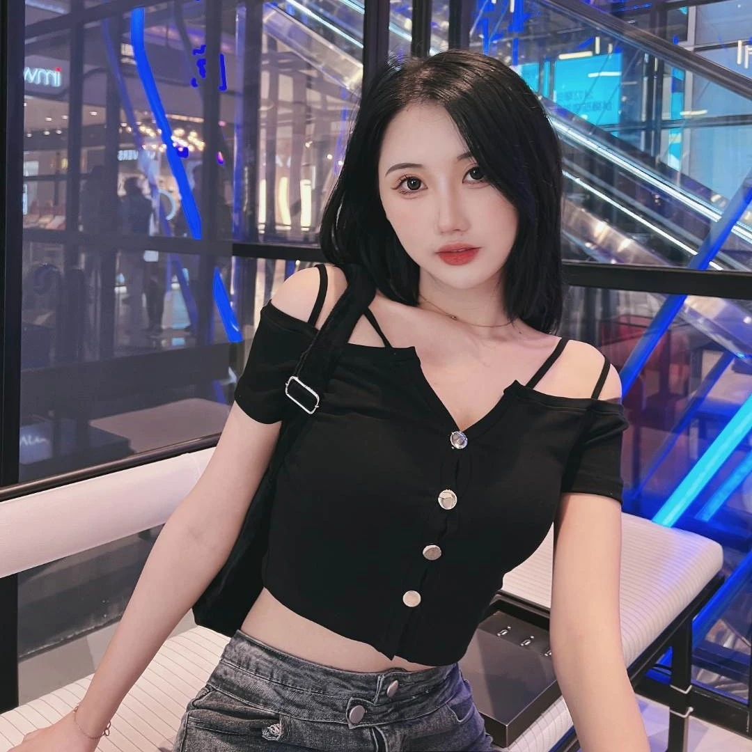 夏季新款欧美性感漏肩纽扣短袖T恤修身显瘦打底女士上衣短款百搭