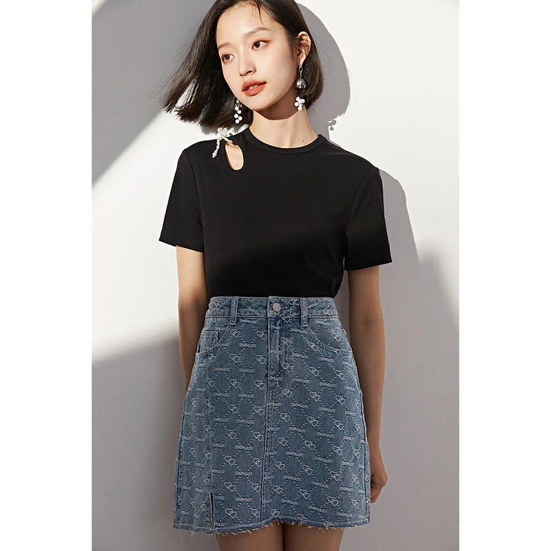 茵曼年休闲小心机开衩毛边提花牛仔半身裙