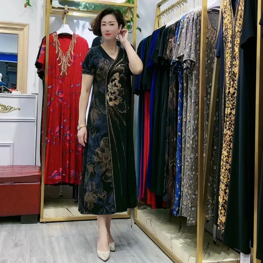 刺绣高端大气连衣裙