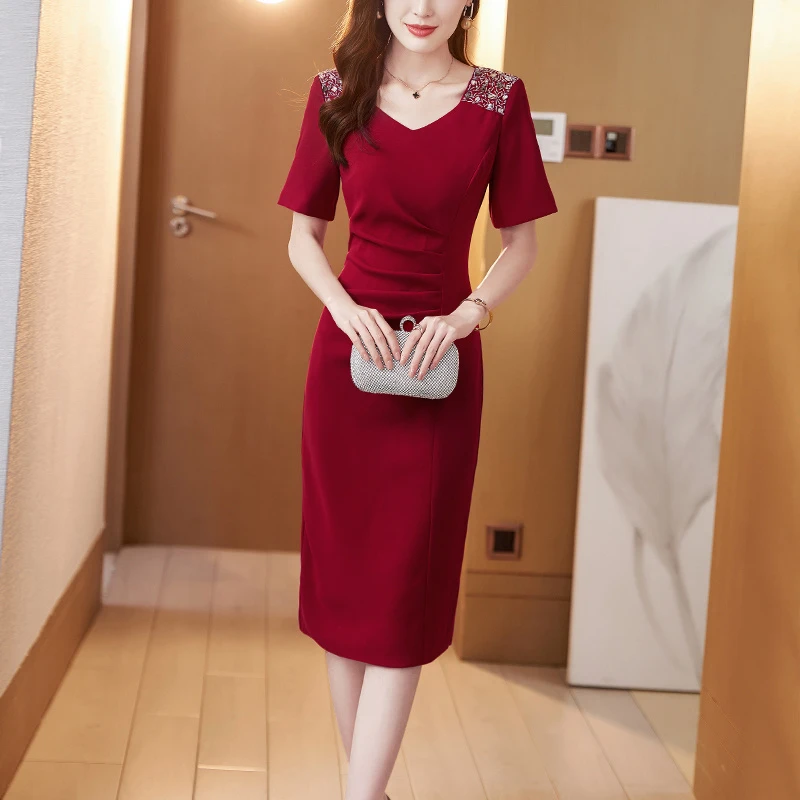 红色宴会礼服连衣裙女2025夏季新款高档奢华气质V领钉珠包臀礼服