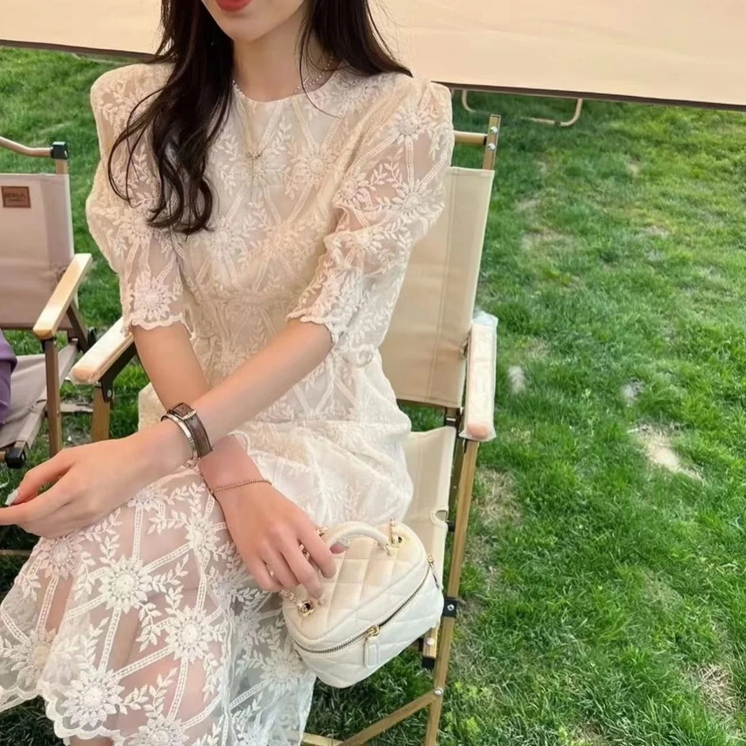 夏季新款法式气质收腰菱形格纹绣花蕾丝绑带女装连衣裙女装连衣裙
