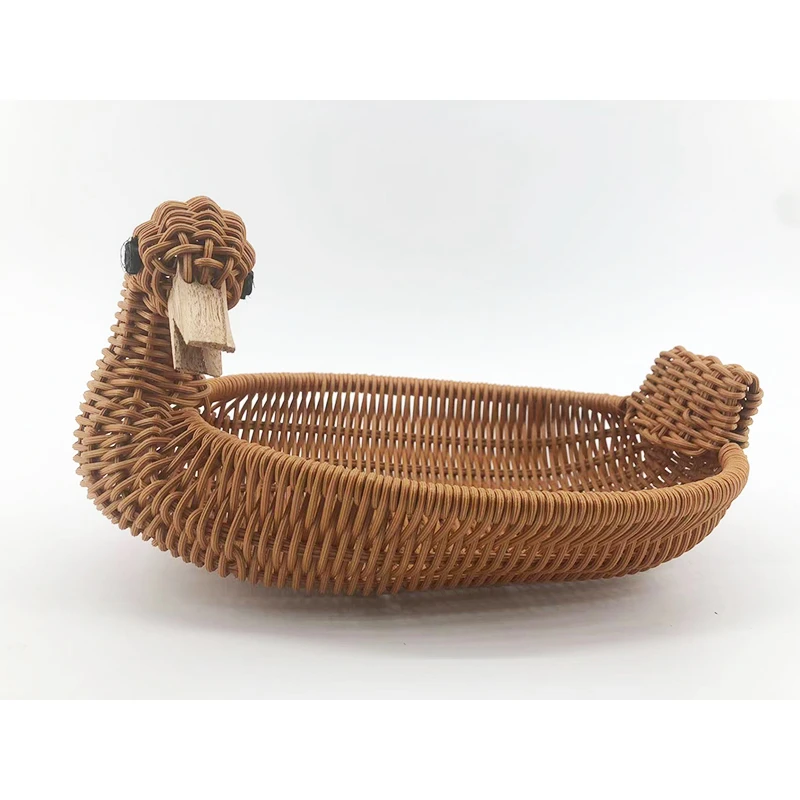 A020棕色幸福鸭造形水果收纳篮居家环保PP仿藤13*13*6