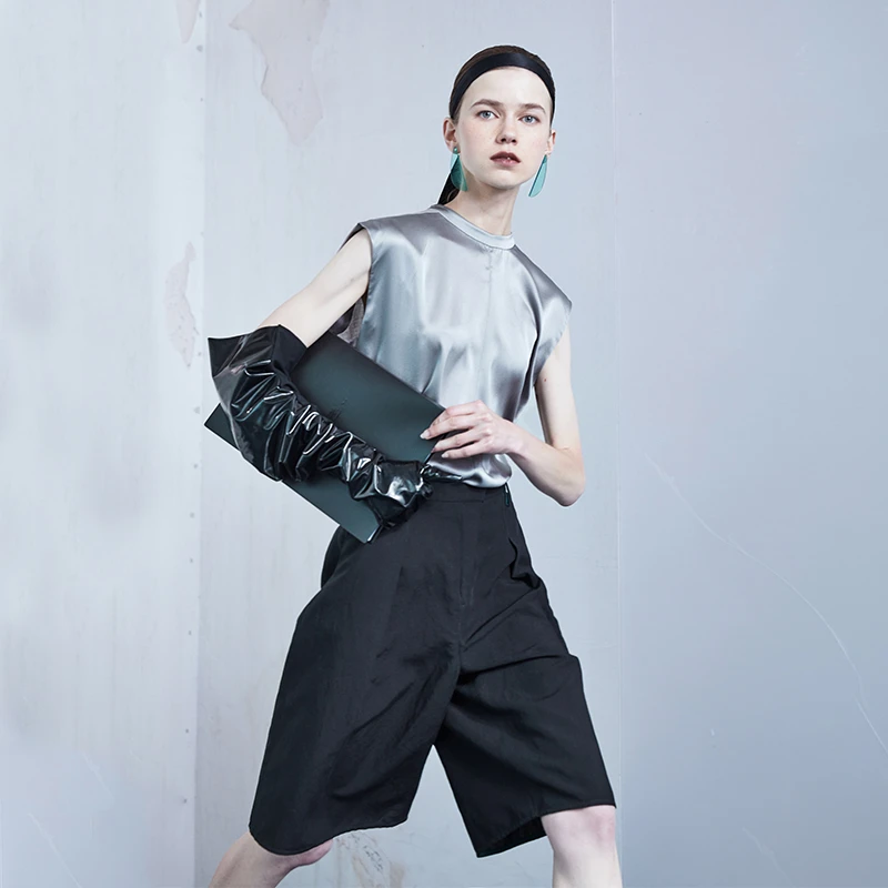 日着设计师品牌女装夏季宽松黑色中性五分亚麻阔腿短裤子21X1533K