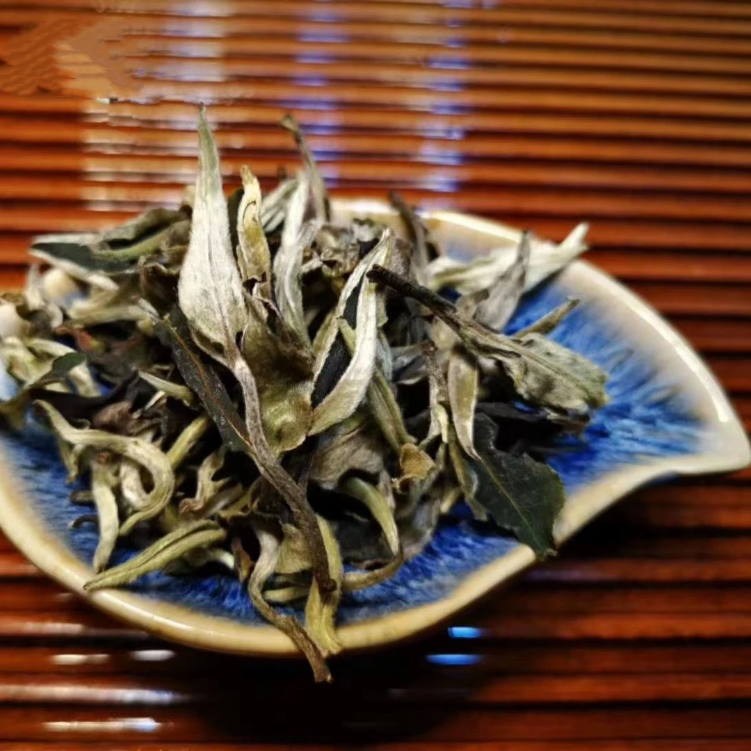 2023年云南普洱茶勐海布朗山头春大树月光白茶散茶