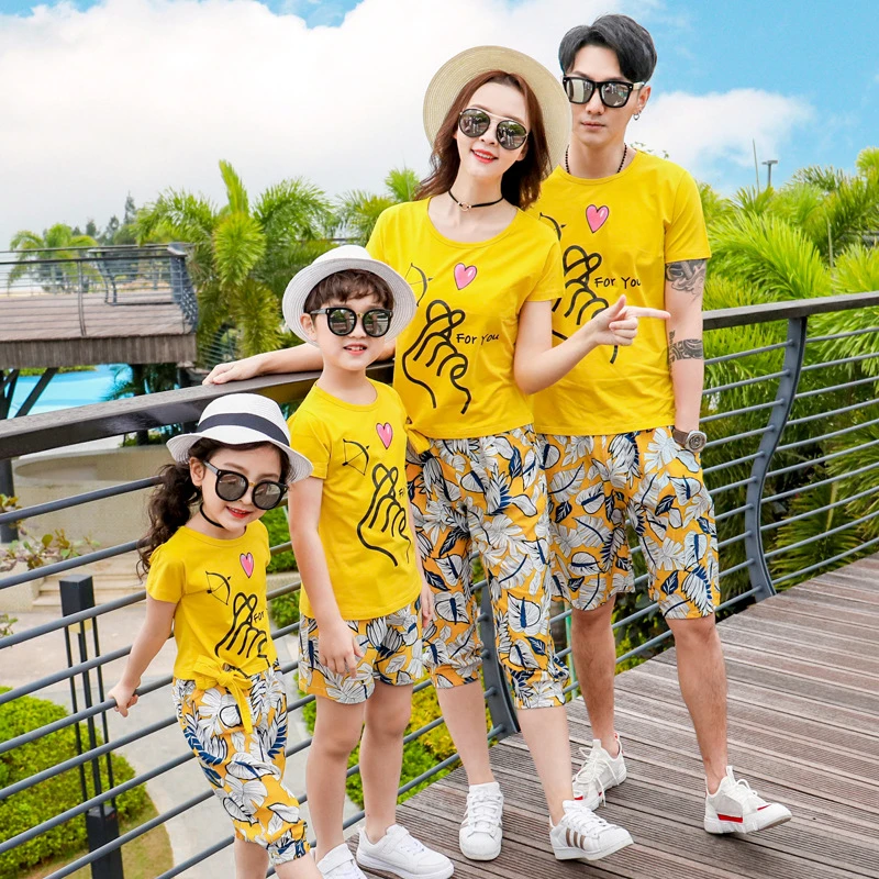 亲子装沙滩度假夏季套装一家三口四口洋气母子海边旅游服装母女装