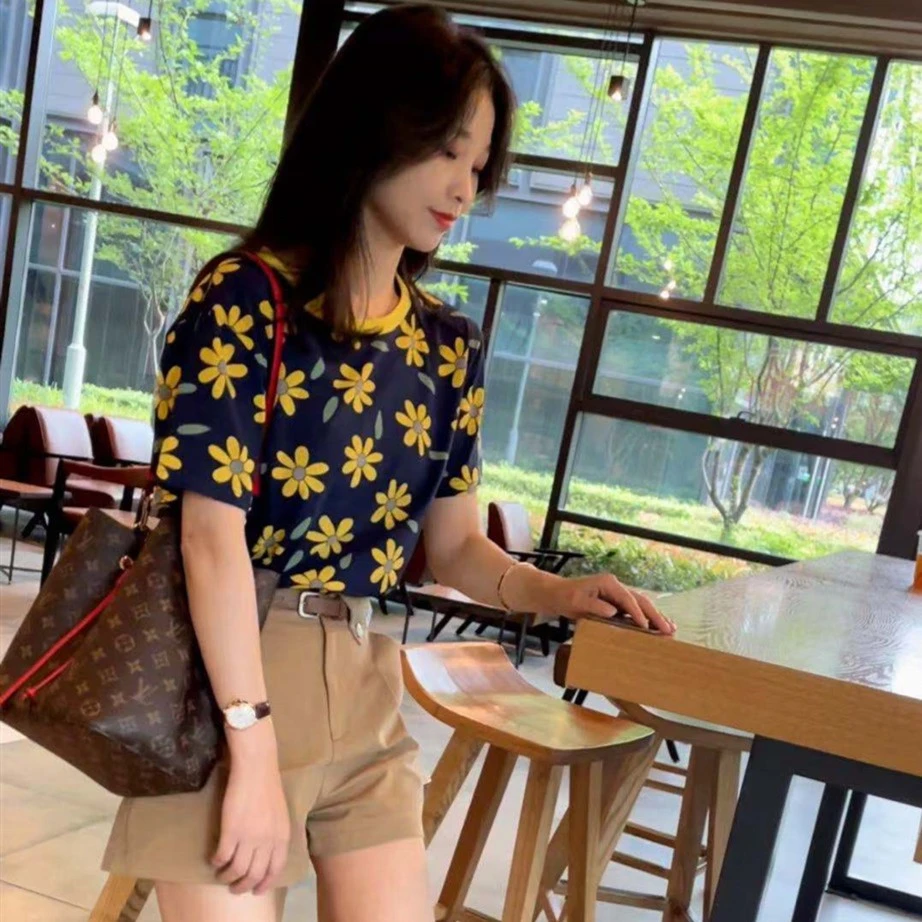 阿黎精选-------丈青色小花T恤