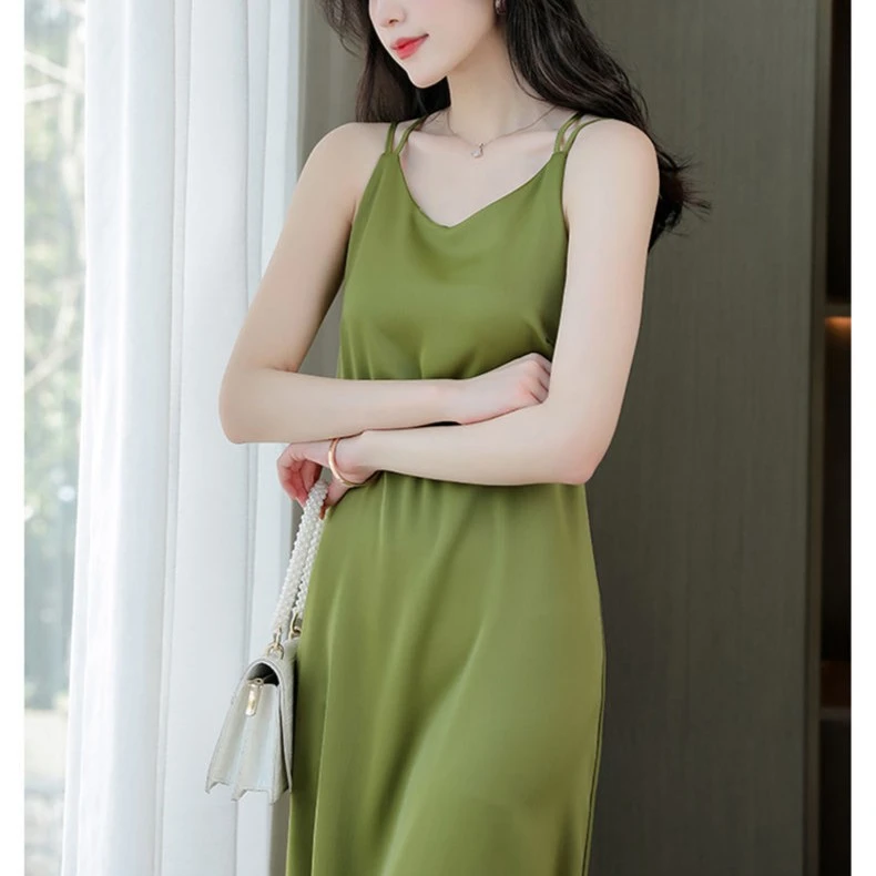 2024新时尚简约百搭吊带连衣裙女中长款高档打底收腰显瘦气质潮