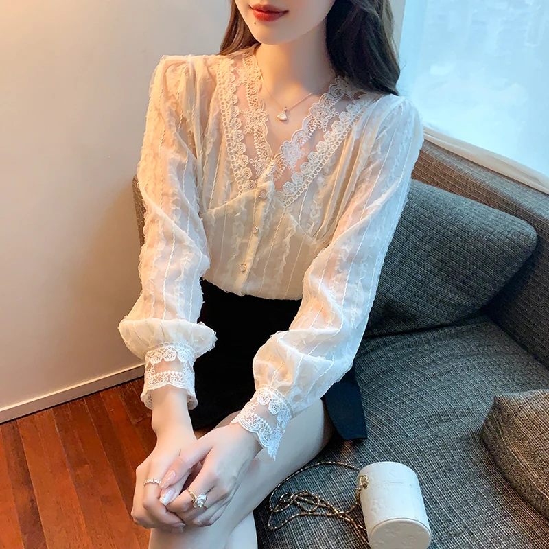 长袖气质雪纺新款时尚蕾丝衫女V领花边拼接仙女衬衫上衣   YL2729