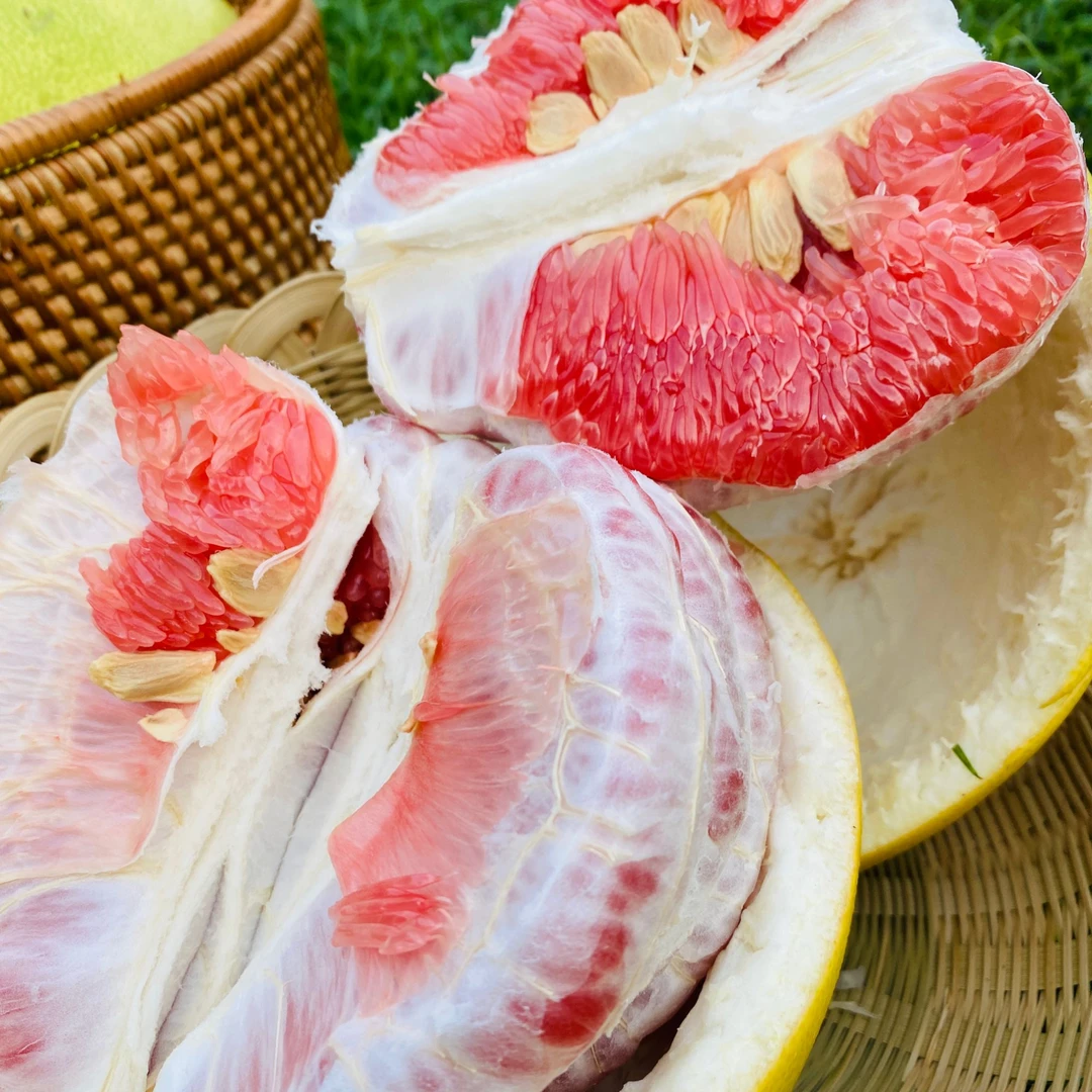 果园种植现发红心柚为主黄心白心随机新鲜水果净重7一9斤2到3个