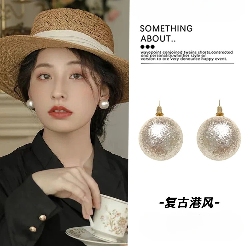 新款潮香槟色棉花珠珠耳夹秋冬高级感复古港风耳钉圆形显脸小耳饰