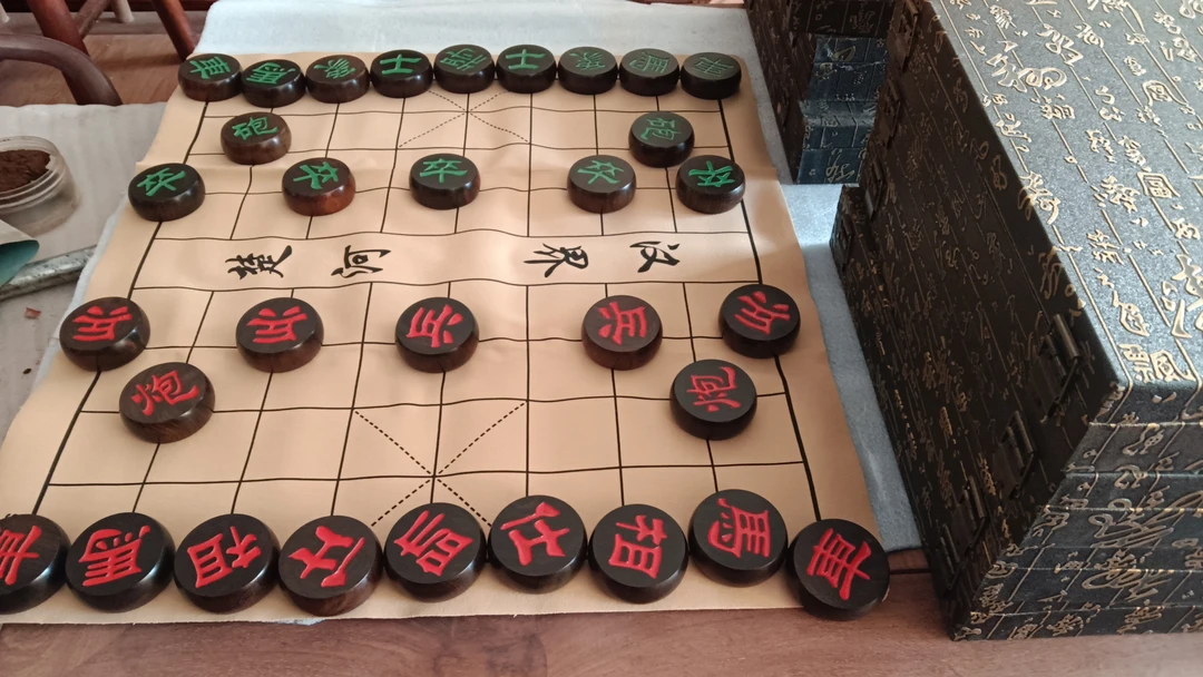 大红酸枝(交趾黄檀)木料象棋，直径6厘米。特价