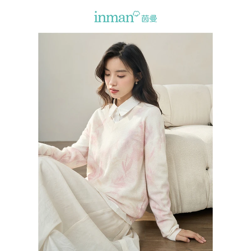 【商场同款】茵曼 浅粉女士印花毛衣秋季女装新款V领休闲长袖针织衫