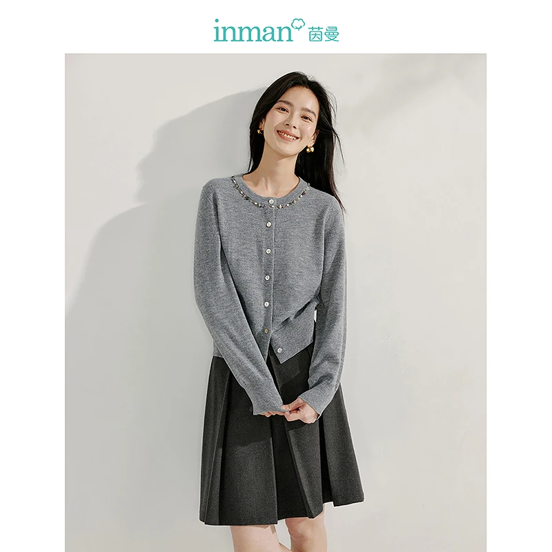 【新品上新】茵曼春季气质千金风钉珠圆领毛衣开衫洋气短针织外套