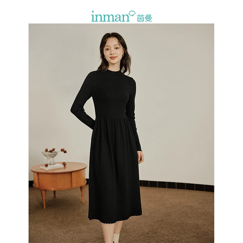 茵曼绒包芯纱连衣裙2023秋冬女装新款半高领长袖收腰显瘦小黑裙