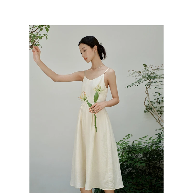 【雅韵东方】茵曼田园简约吊带连衣裙春女装新款高腰A摆显瘦中长裙