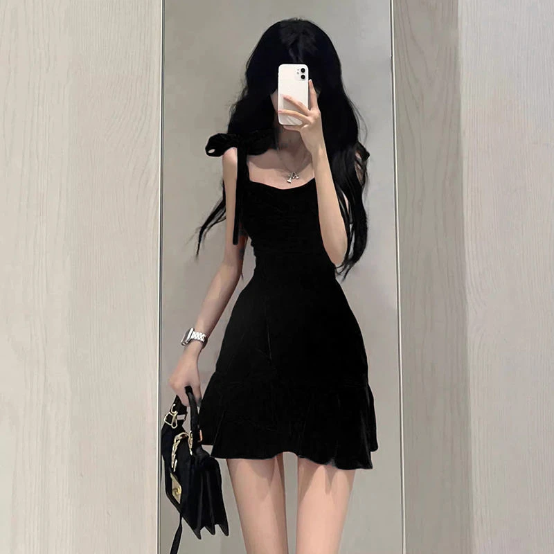 夏夏季新款荷叶边辣妹黑色吊带连衣裙小个子纯欲风收腰显瘦包臀短