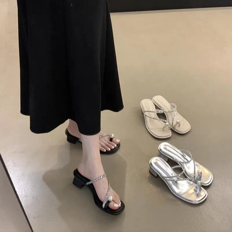 元族）)仙女风粗跟珍珠凉拖鞋女外穿2025新款水钻夹趾凉鞋配时尚