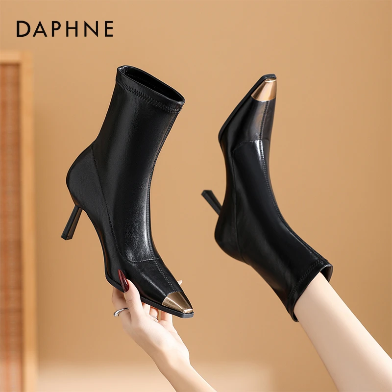 2024达芙妮法式高跟短靴女秋冬新款尖头细跟弹力瘦瘦靴百搭中筒靴