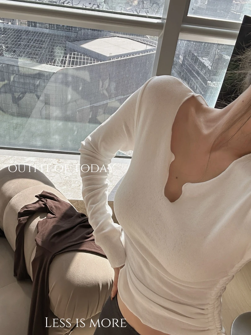 XYSF极简 好穿实用绒绒V领性感收褶打底衫