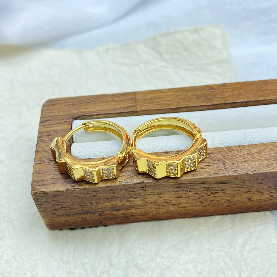 耳饰 耳饰 P黄色皇冠耳扣多样性发货44237