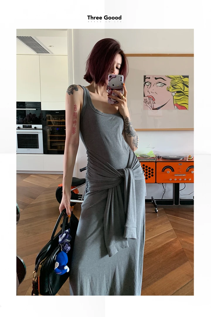 THREE GOOOD/三吉《年终放价》款优雅风系带背心连衣裙 SQ240274