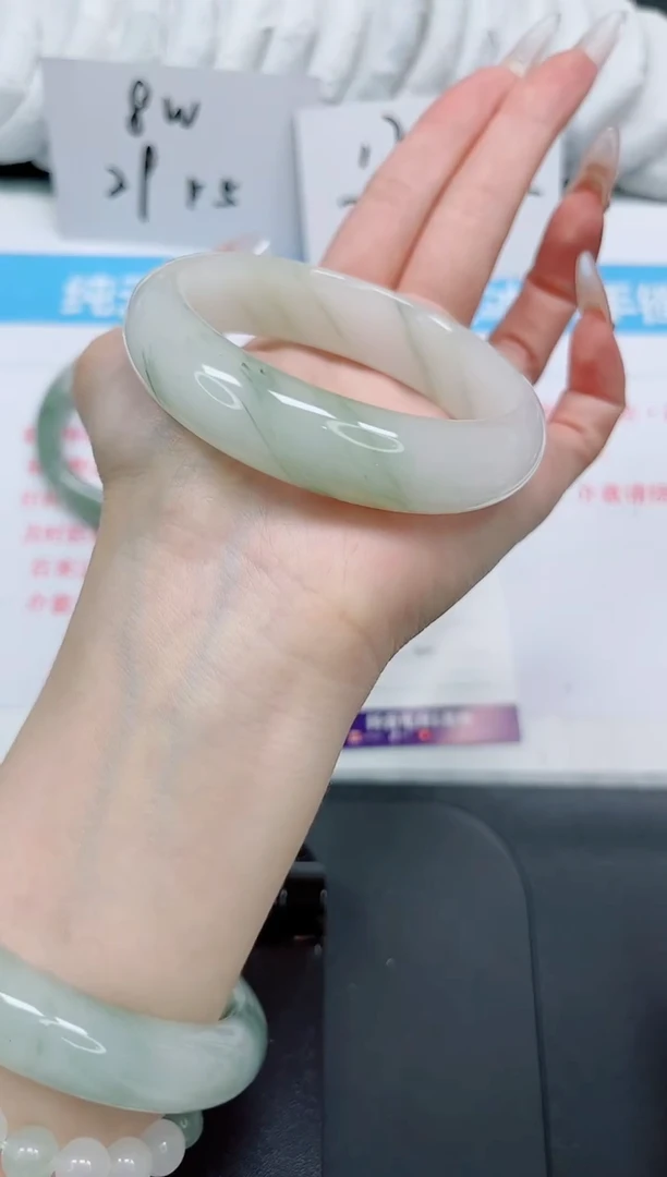 【闪购商品】石英质玉手镯未镶嵌304