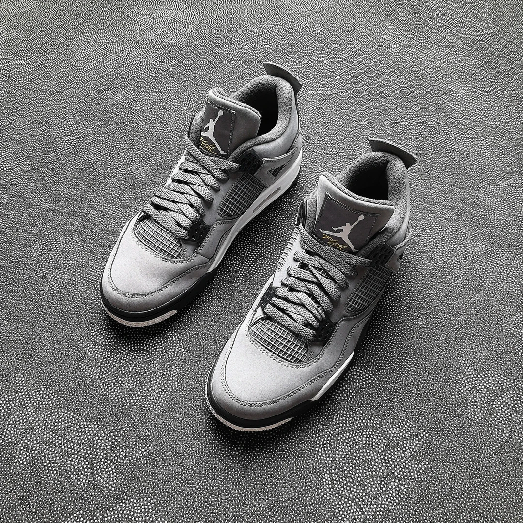 43码休闲鞋 Nike aj4酷灰 97新无原盒 全新价2579
